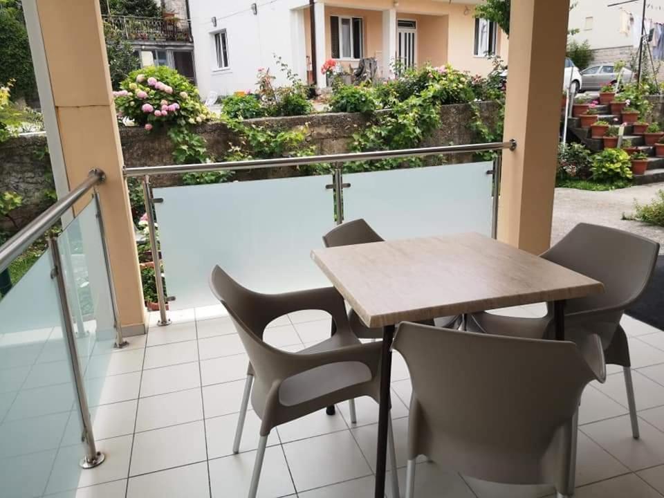 Apartmani Becici Phòng bức ảnh